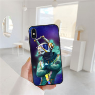 Coque iPhone 12 Personnage Fortnite Casque Lapin Vert et Violet