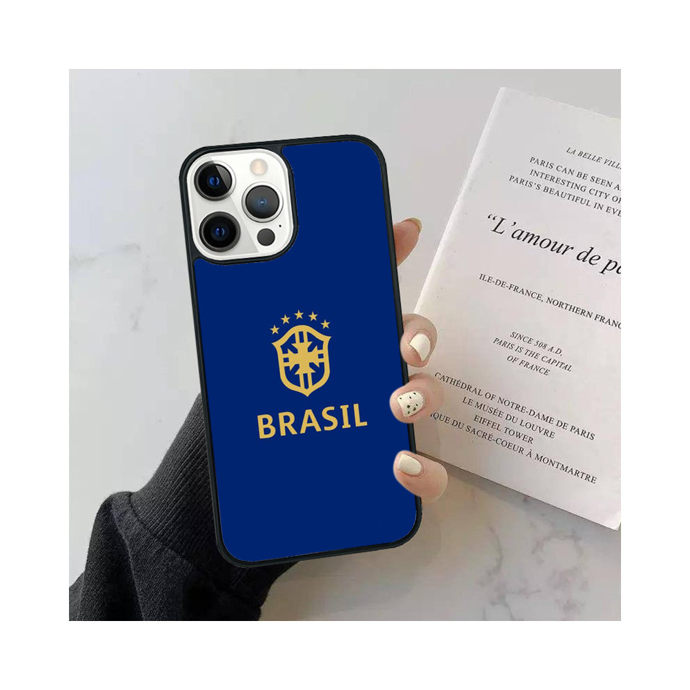 Coque iPhone 14 Pro Brésil : Affichez votre passion pour le football !