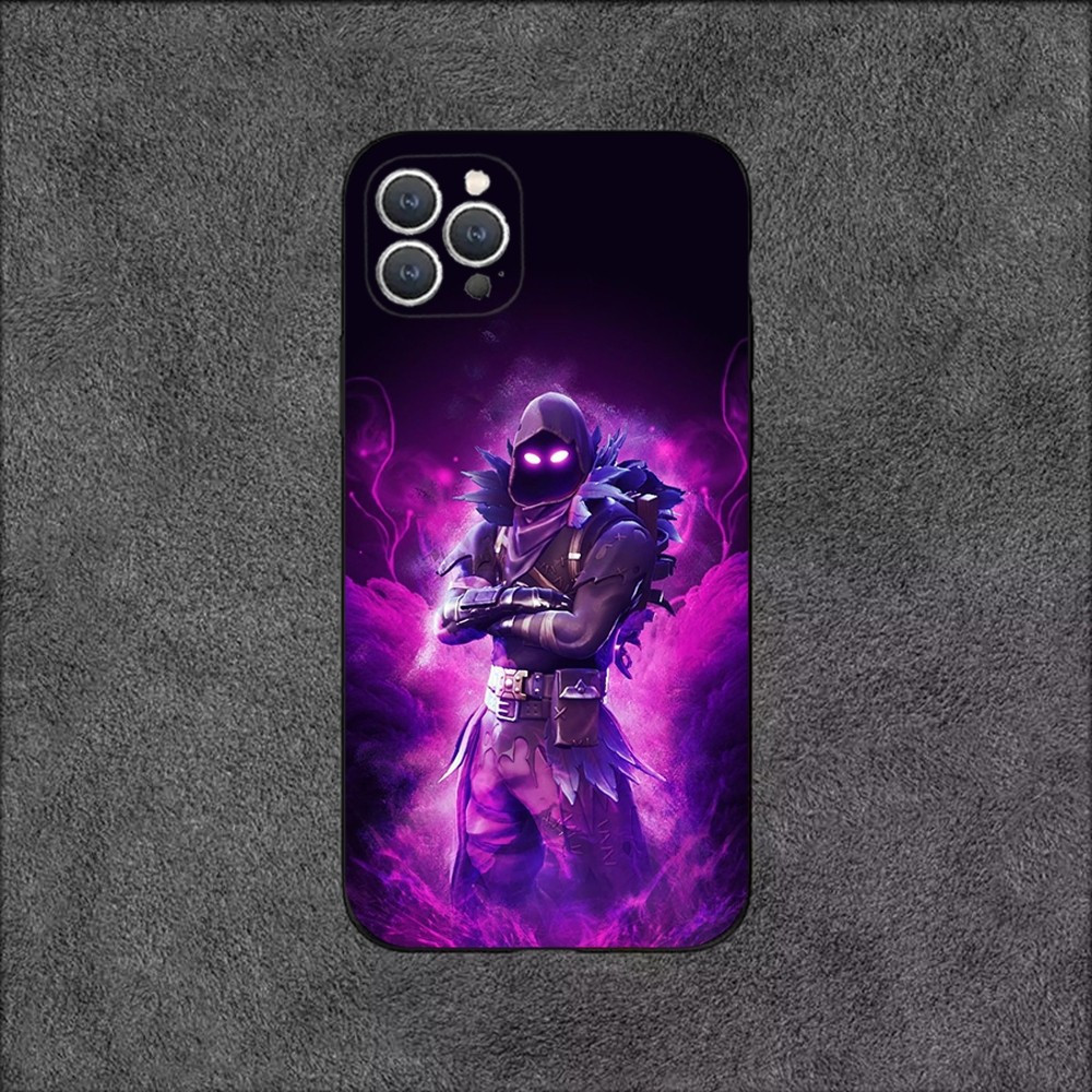 Coque iPhone 16 Fortnite Personnage Corbeau Violet