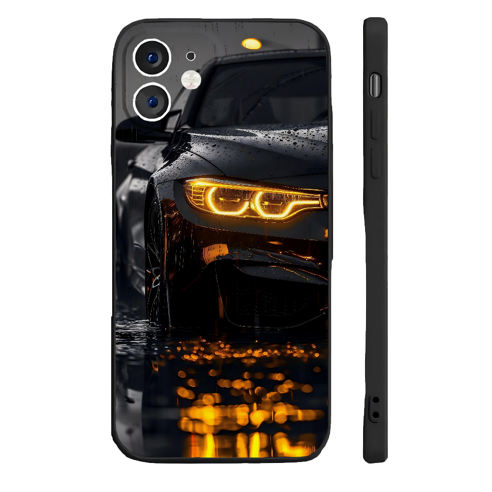 Coque iPhone 16 - Voiture de sport noire sous la pluie