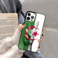 Coque iPhone 16 Plus Drapeau Algérie Main Signe de Paix