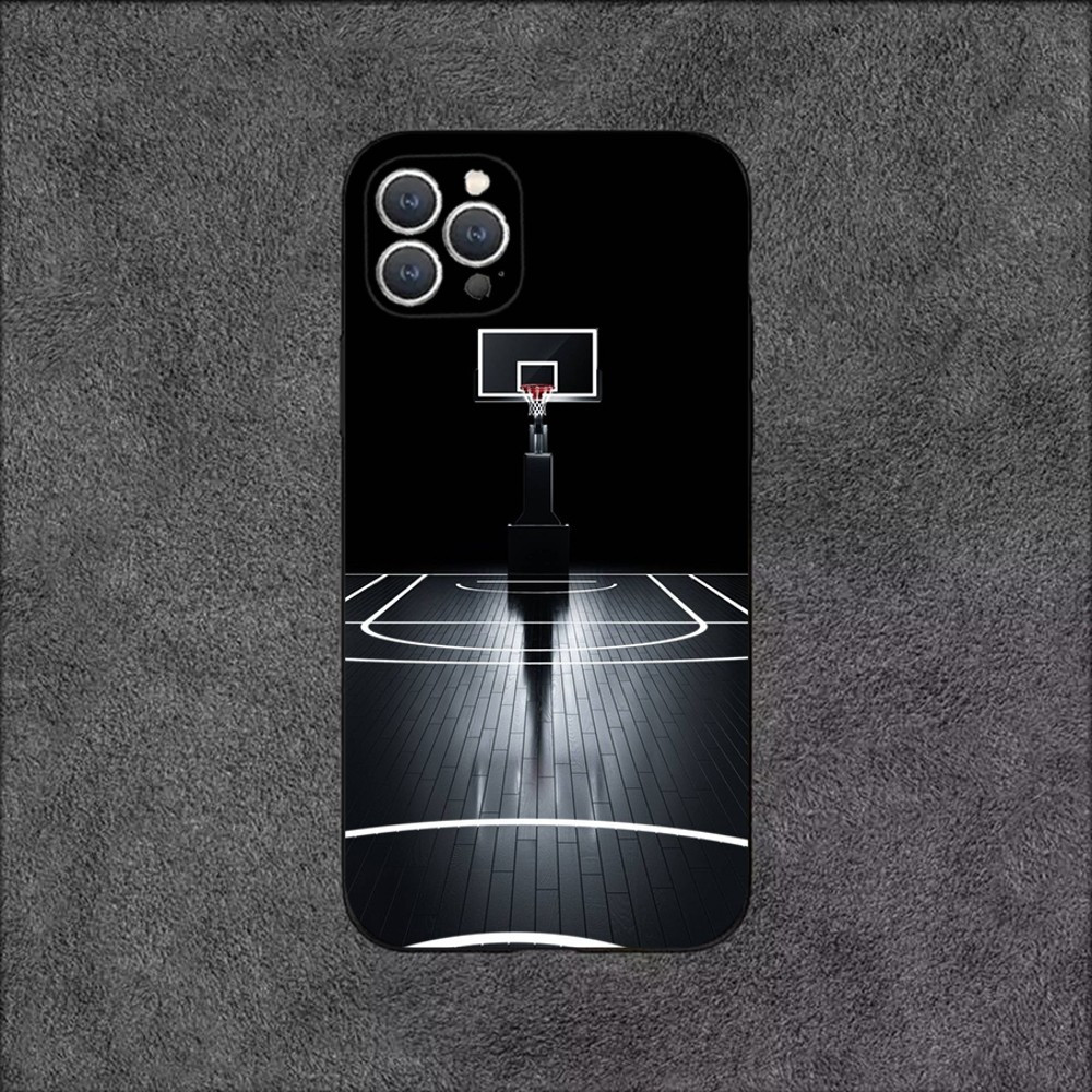 Coque iPhone 13 Pro Design Terrain de Basketball Noir